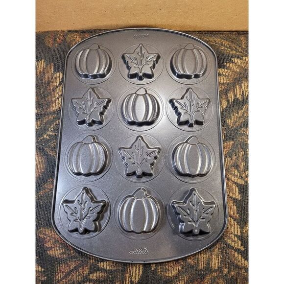 Wilton 12 Cavity Nonstick Harvest Whoopie Pie Pan - Picture 3 of 3